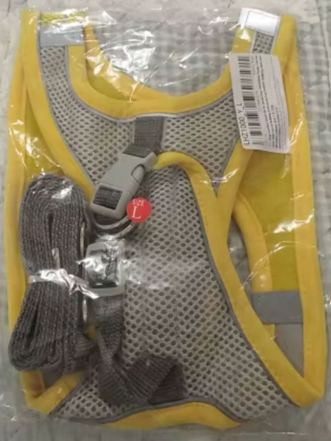 Un collier vert pour chat avec une fleur et une clochette amovible